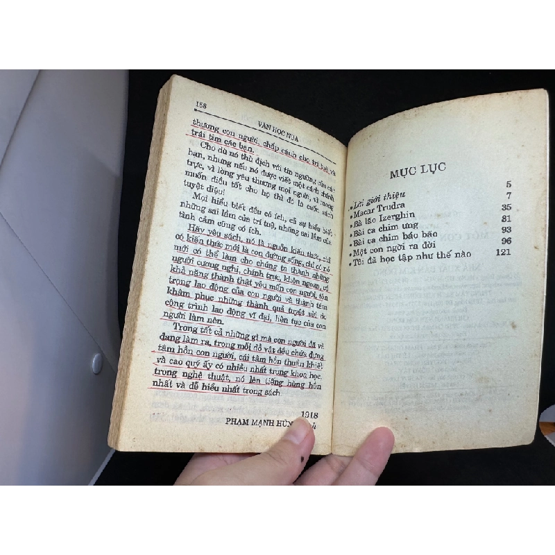 Một Con Người Ra Đời, Văn Học Nga - Macxim Gorki, Mới 70% (Ố Vàng, Có gạch chân), 2004 SBM0307 Oreka-Blogmeo 179451