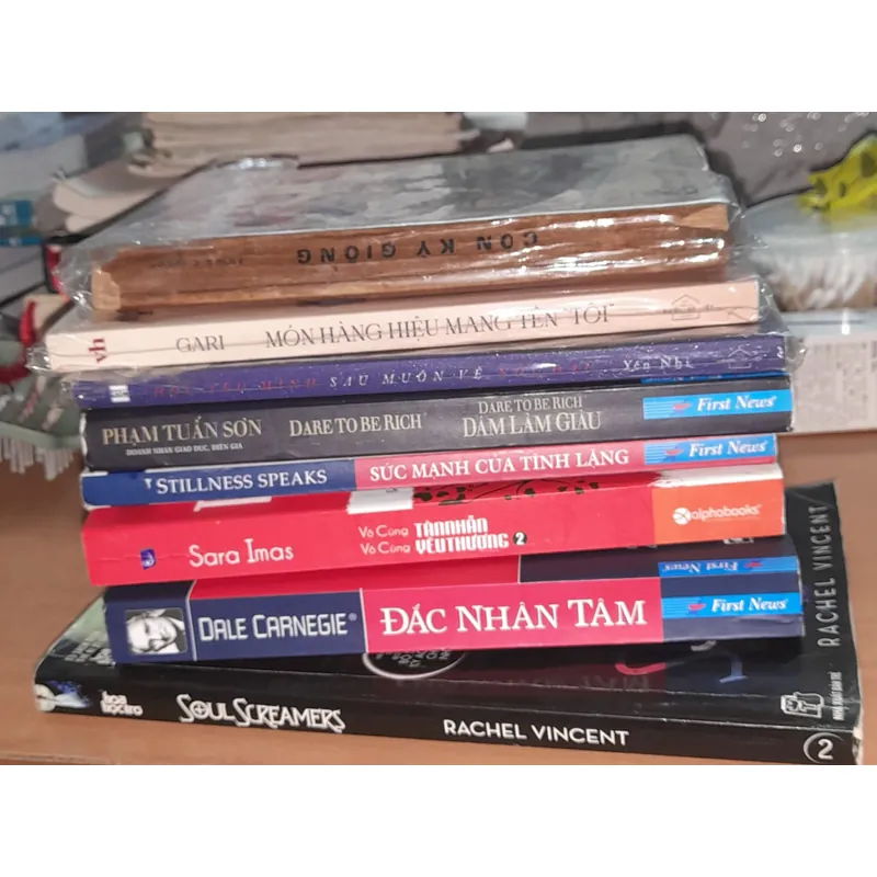 Đồng giá 50k /1 cuốn mua 3 cuốn tớ tặng cuốn Con kỳ nhông ( trinh thám ) nếu còn ạ  702921