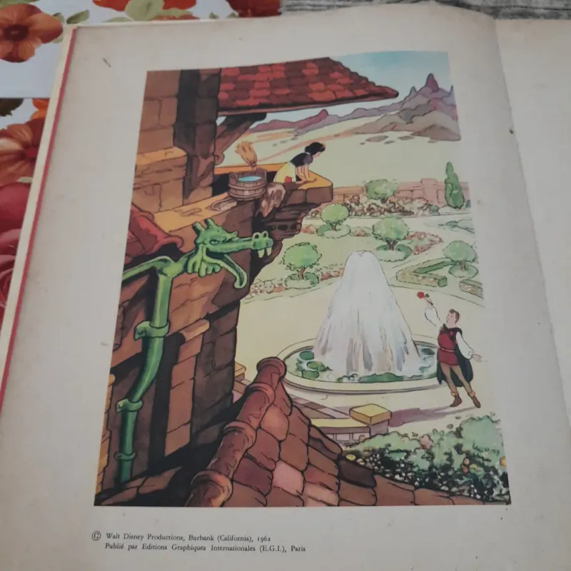 Sách truyện cổ tích màu khổ lớn tiếng Pháp- Waly Disney BLANCHE, BAMBI, CENDRILION in 1963 758693