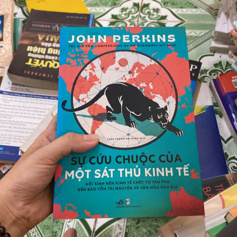 Sự cứu chuộc của một sát thủ kinh tế  800616