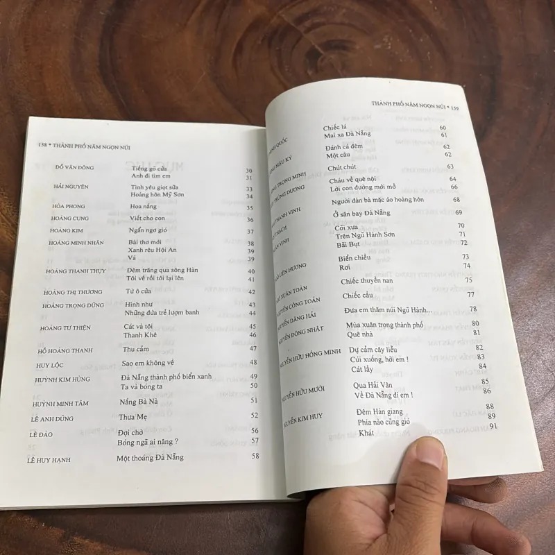 II Thơ: Thành Phố Năm Ngọn Núi - Nhiều Tác Giả - 2003 999182