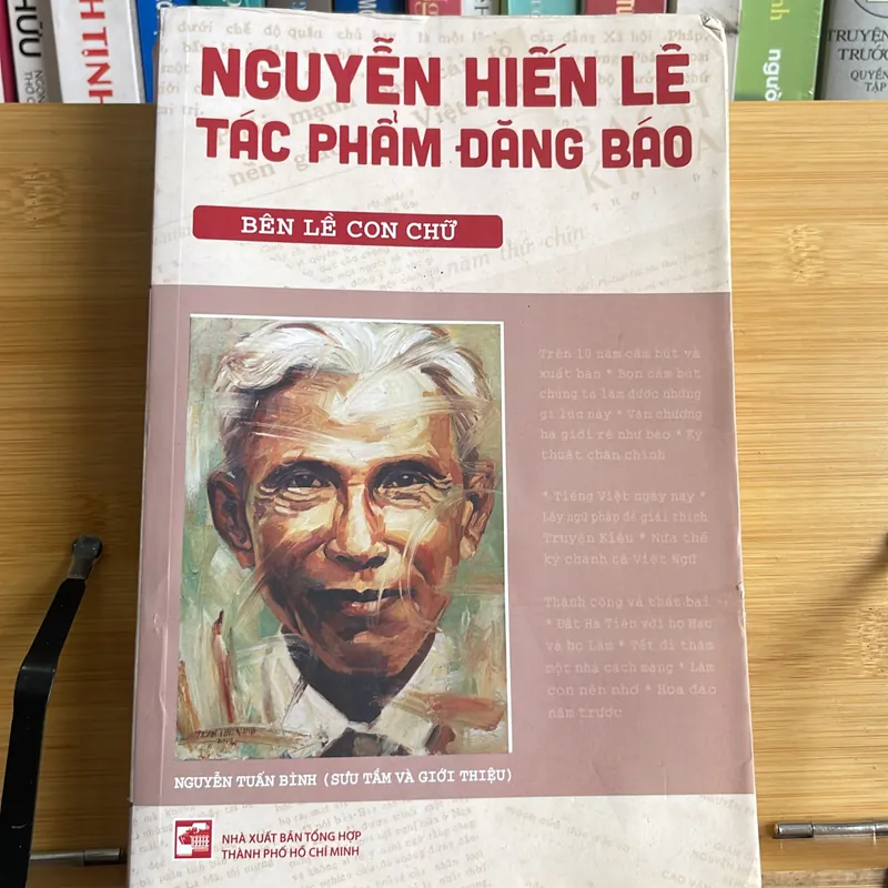 Nguyễn Hiến Lê Bên lề con chữ 697243