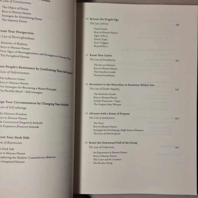 Robert Greene - The Laws of Human Nature 933915