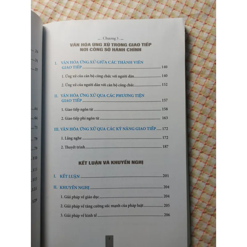 VĂN HÓA GIAO TIẾP TRONG CÔNG SỞ HÀNH CHÍNH TRƯỜNG HỢP THÀNH PHỐ HỒ CHÍ MINH - ĐỘ MỚI CAO 732274