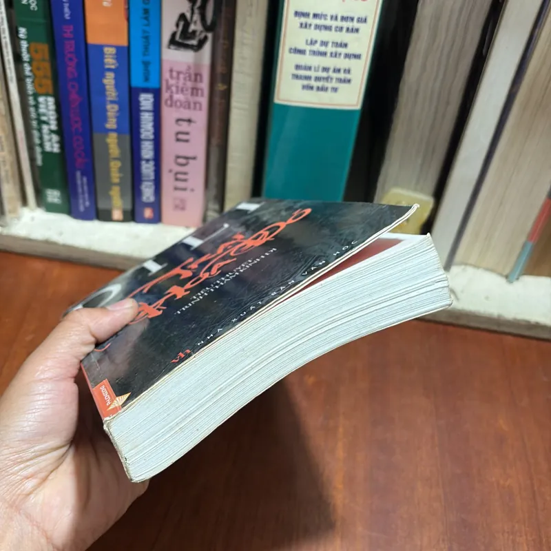 [Ruột Sách Có Gạch Và Note Bằng Bút Chì] - Tiểu Thuyết, Trinh Thám, Kinh Dị: Trại Hoa Đỏ 927231