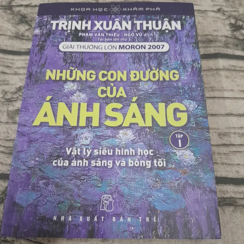 Những con đường của ánh sáng. Tập 1. Trịnh Xuân Thuận. Tái bản lần 5 674628
