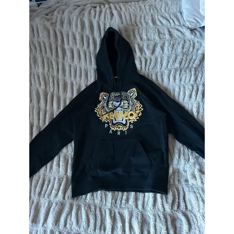Áo hoodie Kenzo màu đen thêu logo mặt cọp (đầu hổ) chỉ vàng 760767
