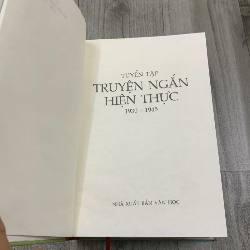 Tuyển tập truyện ngắn hiện thực 1930 1945. 3a3 1012815