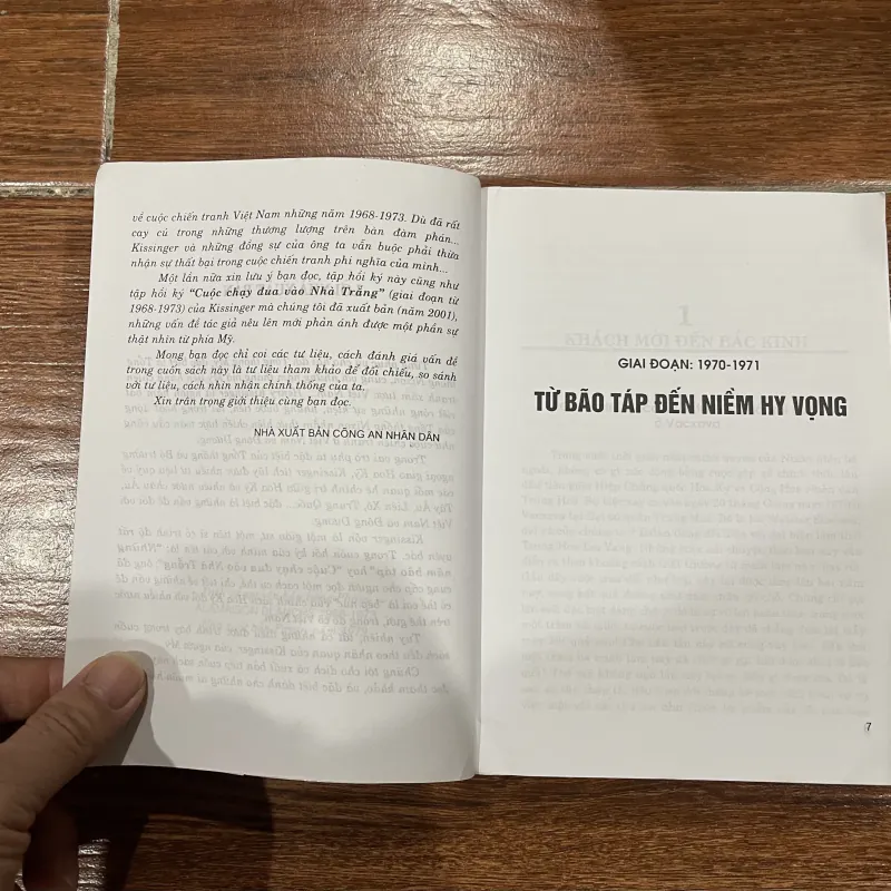 Những năm bão táp - Cuộc chạy đua vào nhà Trắng - Henry Kissinger bộ 2 tập (6) 757353