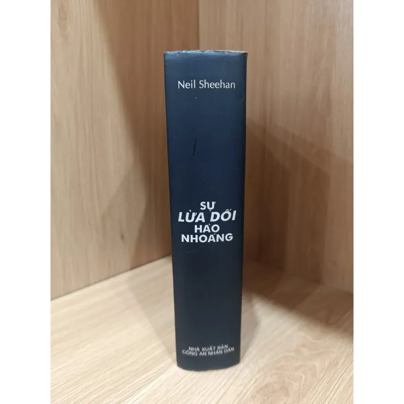 Sự lừa dối hào nhoáng  1019012