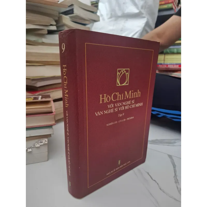 Hồ Chí Minh với văn nghệ sĩ - Văn nghệ sĩ với Hồ Chí Minh (Tập 9) 695293