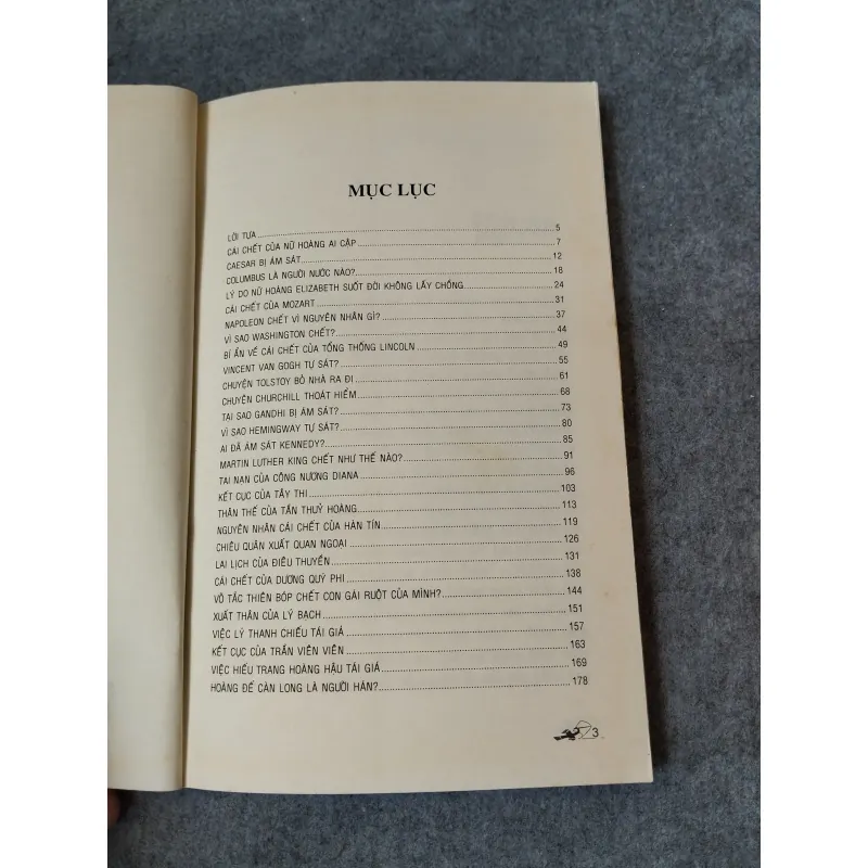 CUỘC ĐỜI VÀ CÁI C H Ế T BÍ ẨN CỦA CÁC DANH NHÂN & MỸ NHÂN 718954