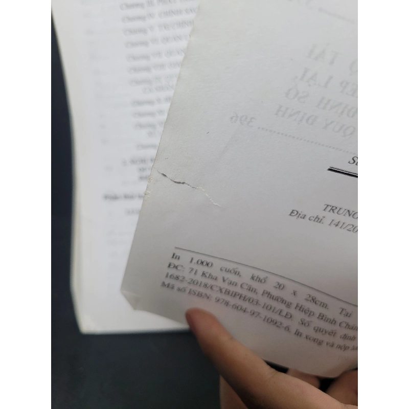 Pháp luật về môi giới đầu tư kinh doanh bất động sản nhà ở và đất đai mới 70% bẩn bìa, có vệt nước, tróc gáy, rách trang nhẹ 2018 Nguyễn Thị Phương HCM2205 GIÁO TRÌNH, CHUYÊN MÔN 919945