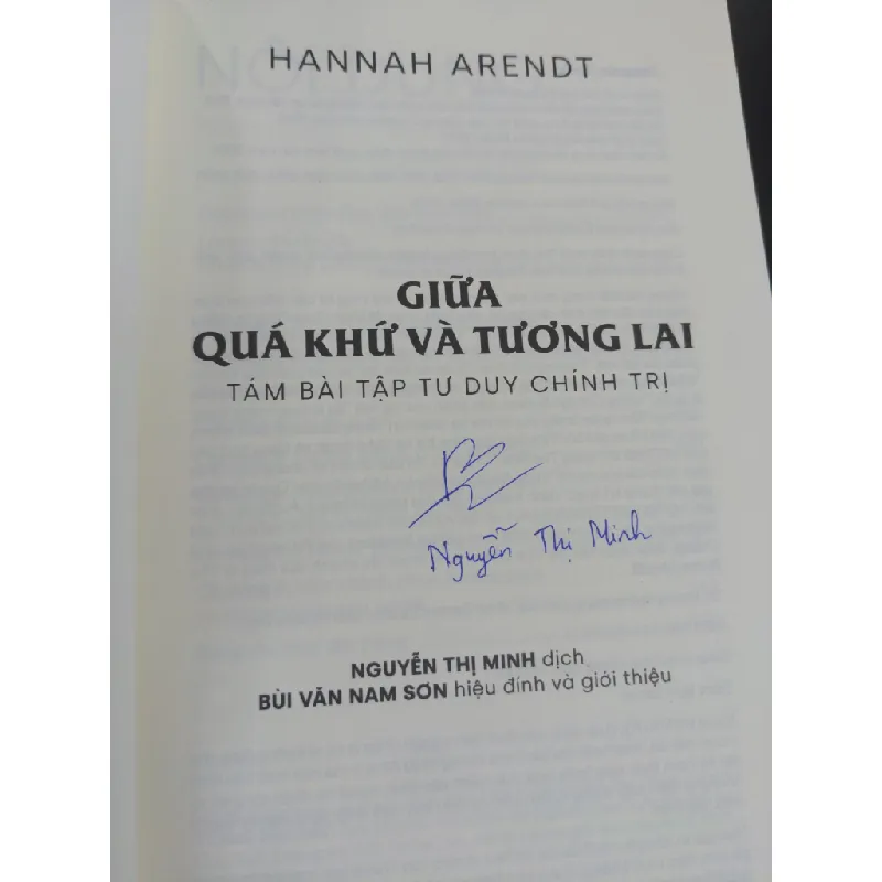 Giữa quá khứ và tương lai - Hannah Arendt (có chữ ký dịch giả) 673825