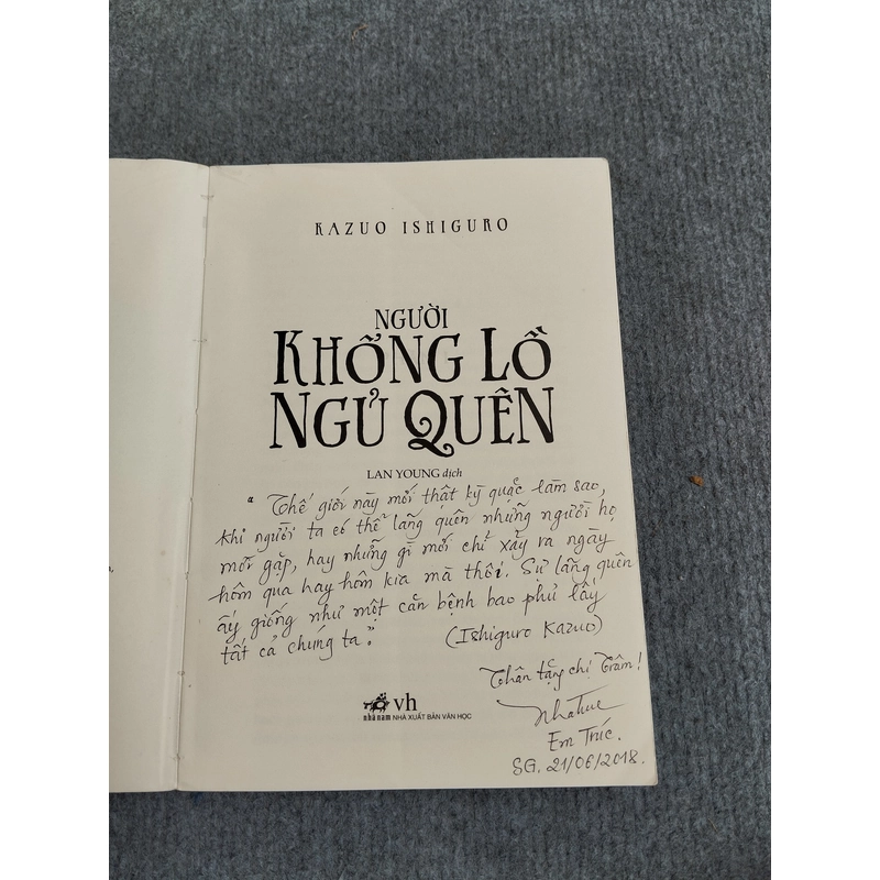NGƯỜI KHỔNG LỒ NGỦ QUÊN 551771