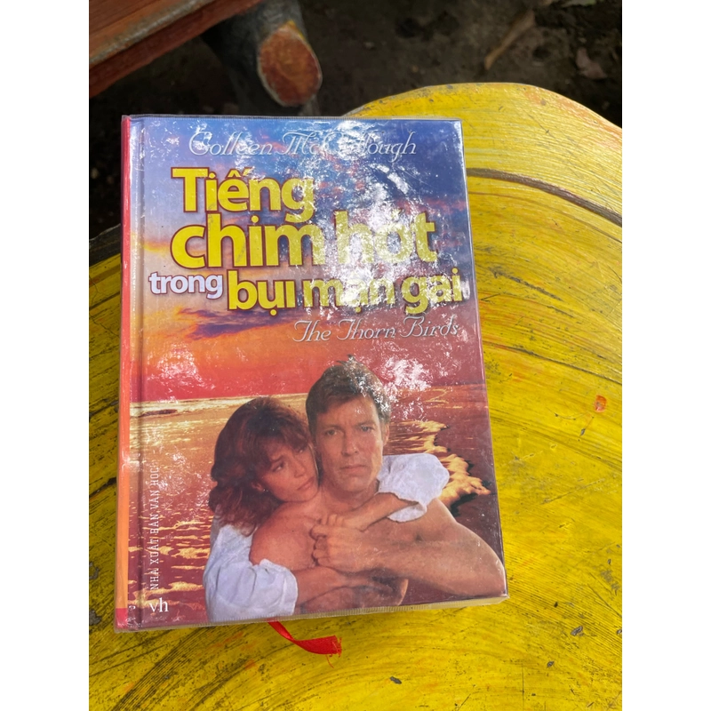 TIẾNG CHIM HÓT TRONG BỤI MẬN GAI- Colleen McCullough 476451