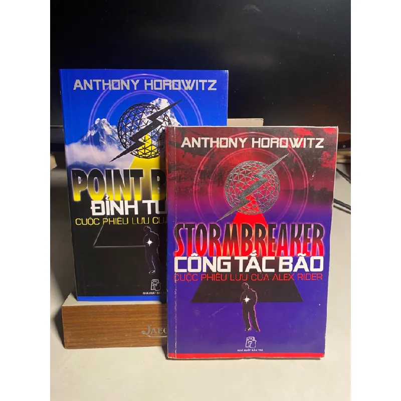 Cuộc phiêu lưu của Alex Rider gồm hai phần: Công Tắc Bão- Đỉnh Tuyết -Tác giả Tác giả: Anthony Horowitz -NXB Trẻ 2006-2007 -Sách lưu kho mới 90%- Thể loại truyện Phiêu Lưu ,Thám Hiểm STB1278 Blogmeo 27525 587775