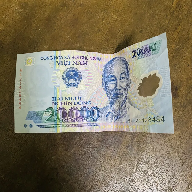 1 tờ tiền 20.000 VND và 1 tờ tiền 10.000 VND (seri phong thuỷ)  756032