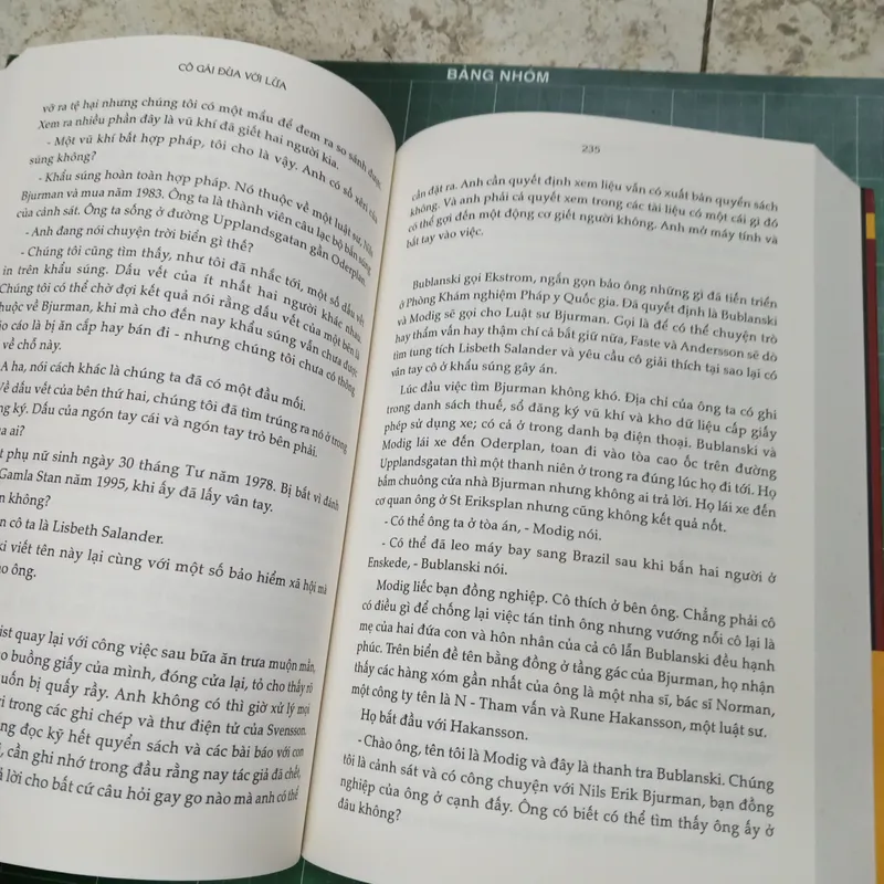 Cô gái đùa với lửa - Stieg Larsson 561693