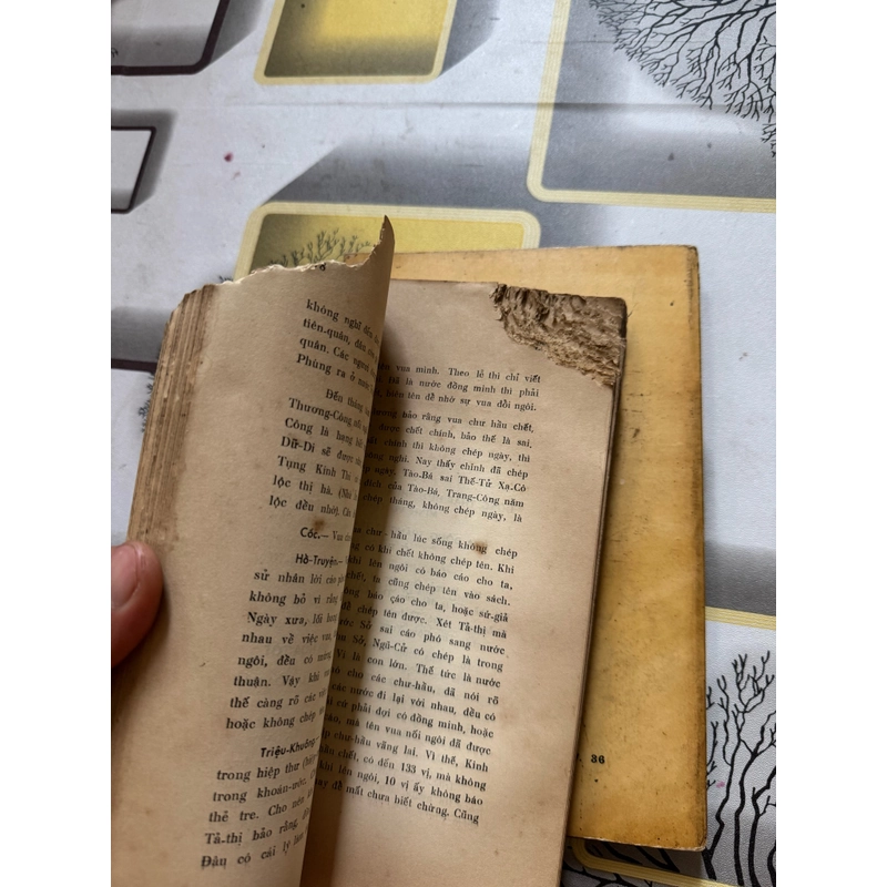 Khổng tử xuân thu tam truyện 528436