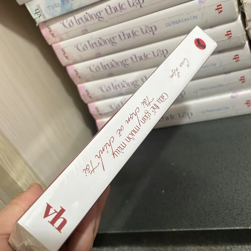 giữa thế gian muôn màu, tôi chọn vẽ chính tôi - Cao Lâm 998034