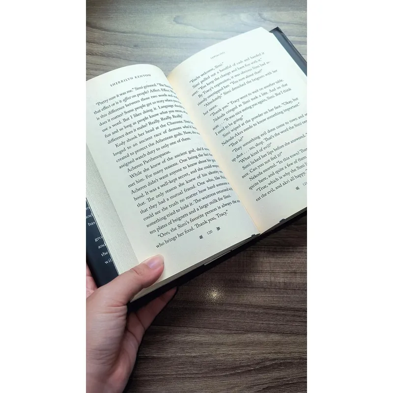 Chronicles of Nick #2 -
Invincible
- Sherrilyn Kenyon 723119