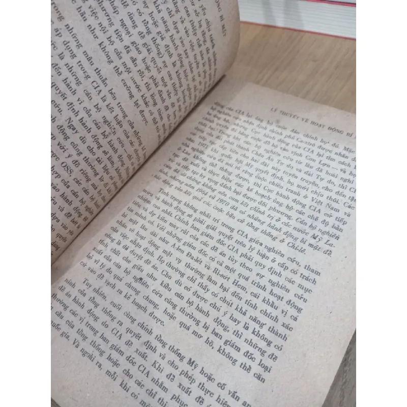 CIA VÀ BỆNH SÙNG BÁI TÌNH BÁO - VICTOR MARCHETTI 317774