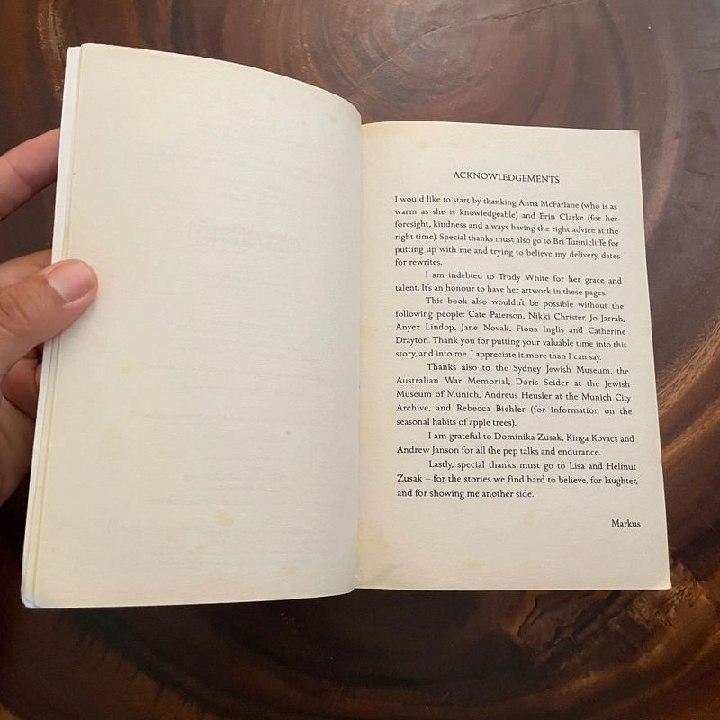 II English Book: The Book Thief - Markus Zusak - 2016  443036