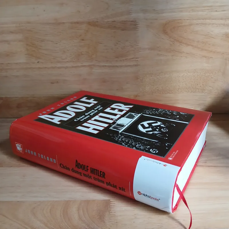 ADOLF HITLER Chân Dung Một Trùm Phát Xít - John Toland 714398