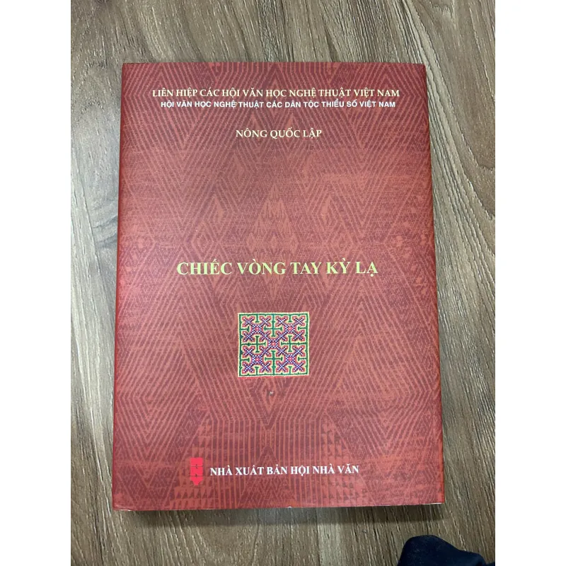 Chiếc vòng tay kỳ lạ – Tác giả: Nông Quốc Lập 761269