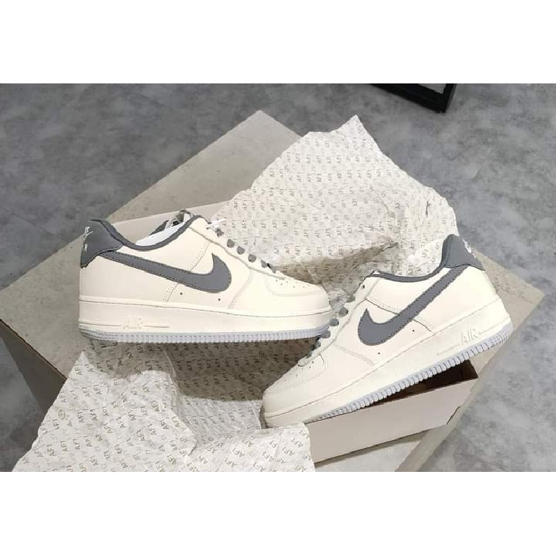 Giày sneaker thể thao nam nữ trắng sữa viền xám bạc Air Force one còn mới nguyên 60910