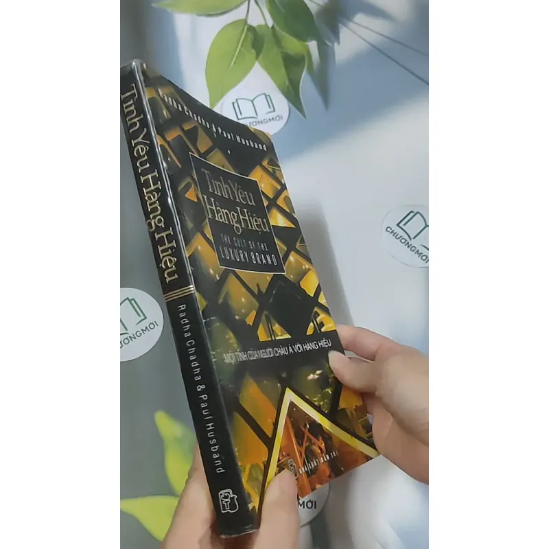 [MIỄN PHÍ BỌC SÁCH] Tình yêu hàng hiệu - Radha Chadha 688588