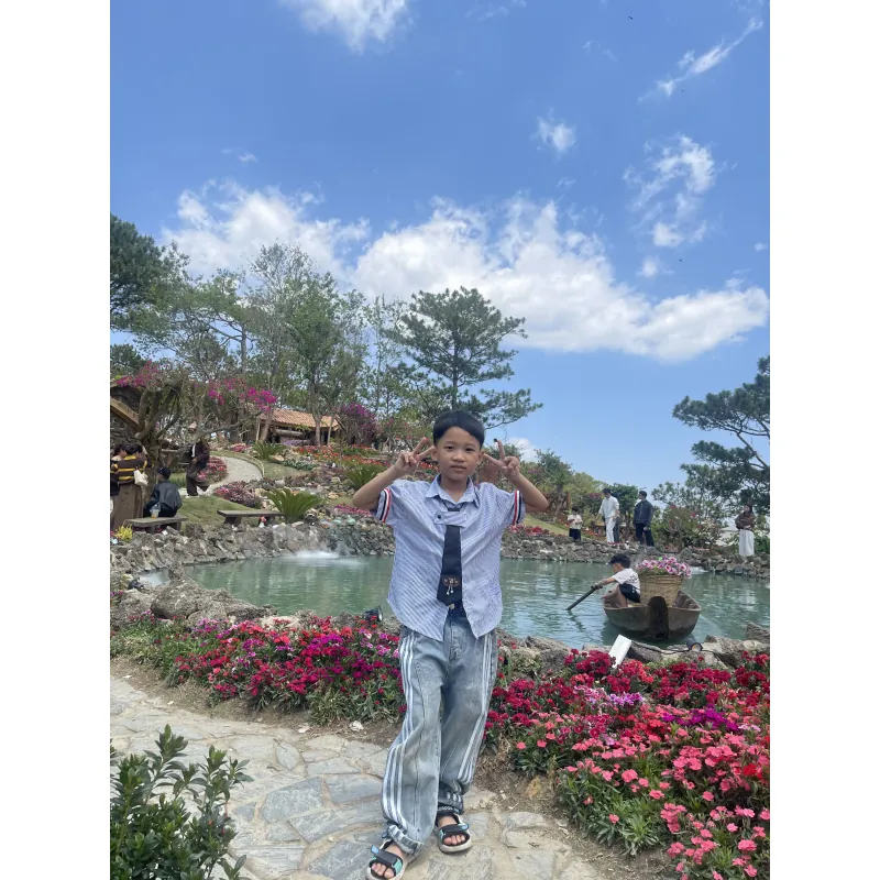 Áo sơ mi kẻ xanh kèm cavat 977059