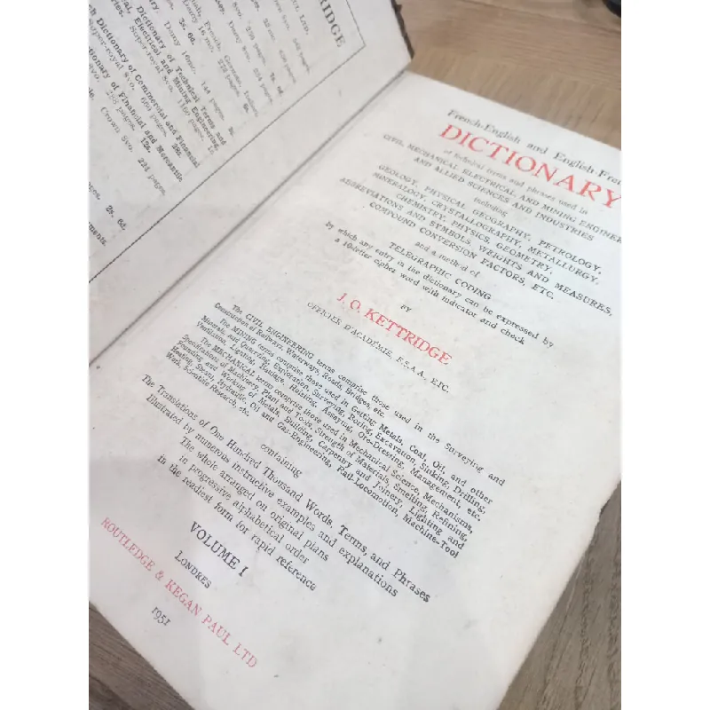 DICTIONARY OF TECHNICAL TERMS AND PHRASES : FRENCH-ENGLISH & ENGLISH-FRENCH 222144