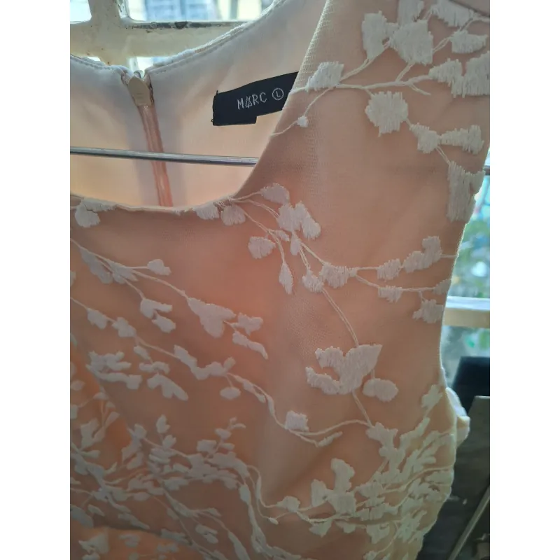 Đầm Marc ren màu be size L 50-60kg 750774