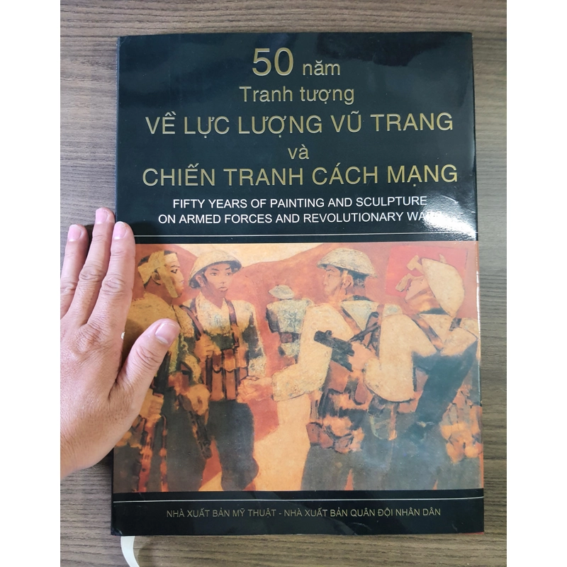 50 năm tranh tượng về lực lượng vũ trang và chiền tranh cách mạng 551263