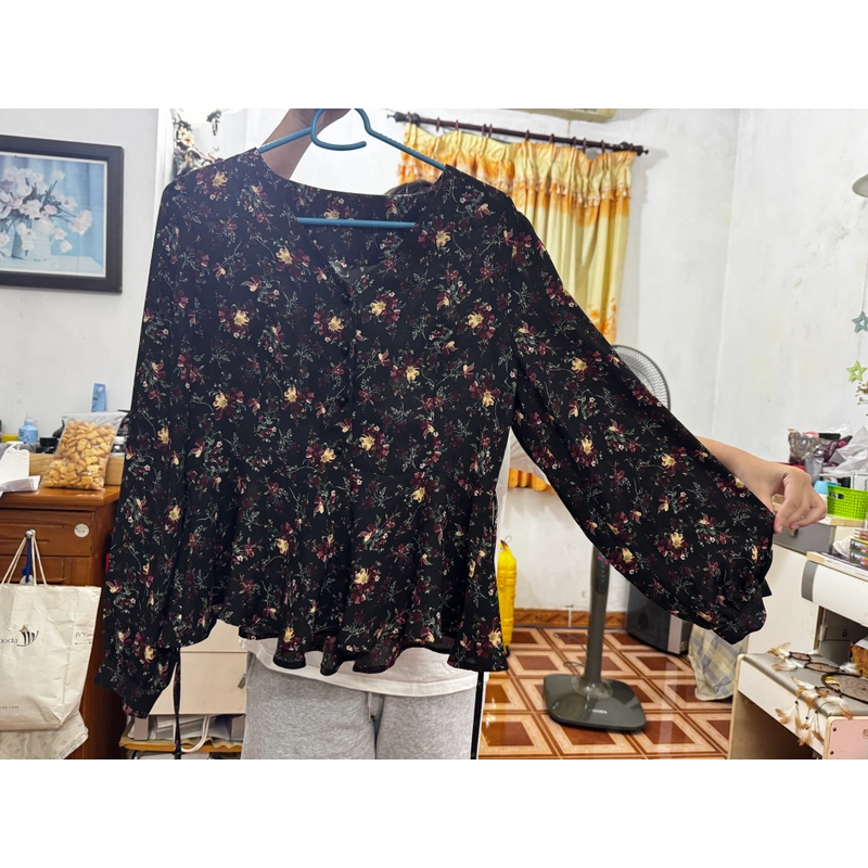 Áo  kiểu hoa nhí cúc tròn, cổ tim, dây thắt eo,  541298