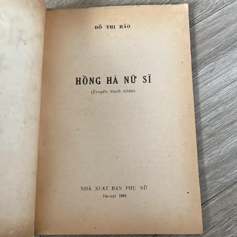 HỒNG HÀ NỮ SĨ (XB 1986) 996008