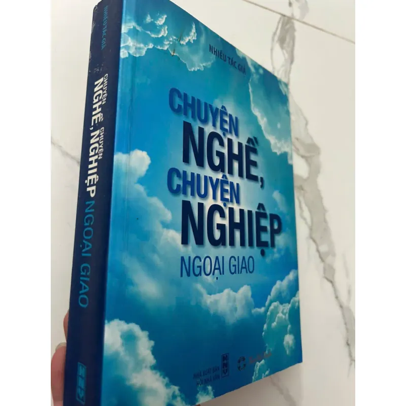 CHUYỆN NGHỀ, CHUYỆN NGHIỆP NGOẠI GIAO - Nhiều tác giả - Ký sự / Hồi ký / Ngoại giao 699451