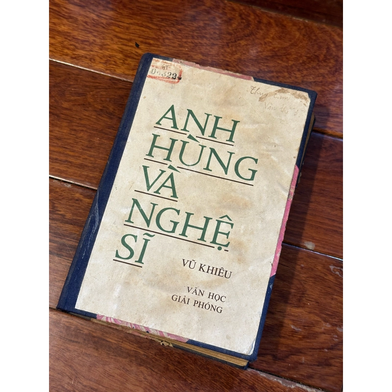 Anh Hùng Và Nghệ Sĩ 528267