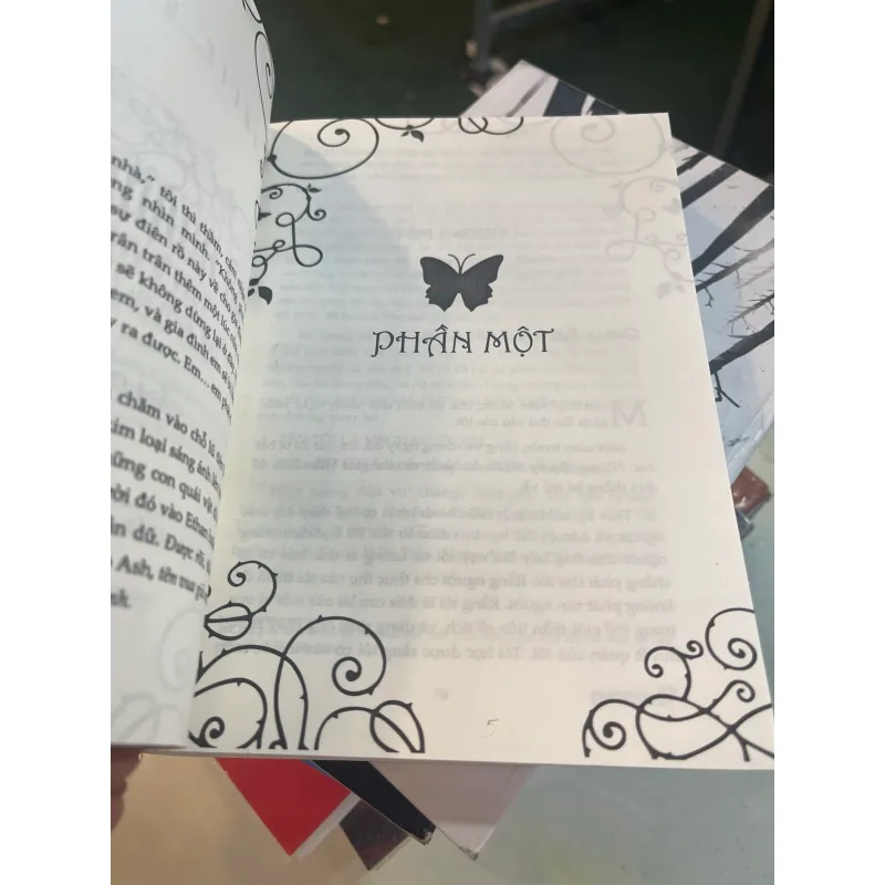 NỮ HOÀNG SẮT - JULIE KAGAWA  1008303