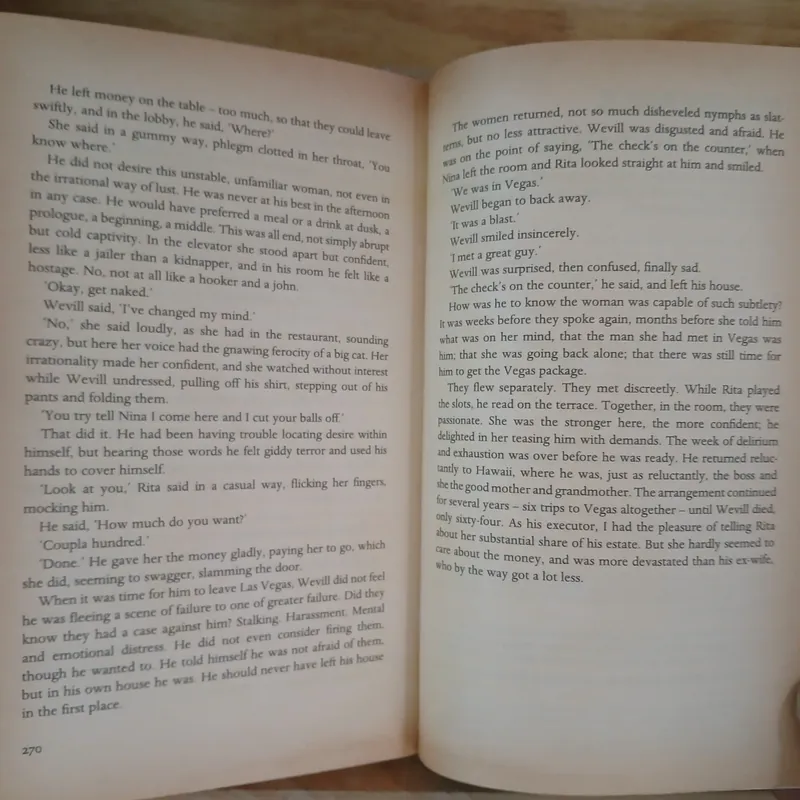 The Stranger At The Palazzo D'Oro - Paul Theroux 708580