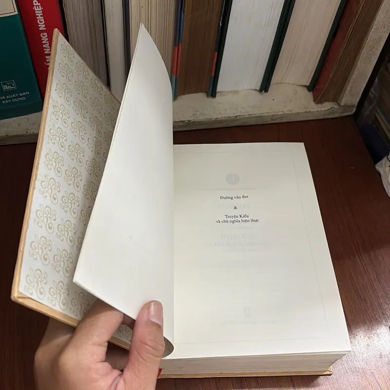 II Văn Học: Đường Vào Thơ _ Truyện Kiều Và Chủ Nghĩa Hiện Thực - Lê Đình Kỵ - 2015 709008