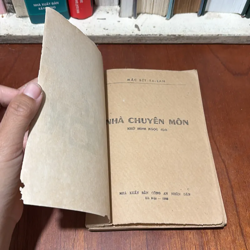 II Văn Học Nước Ngoài: Nhà Chuyên Môn - MÁC BÉCTALAN - 1986 752215