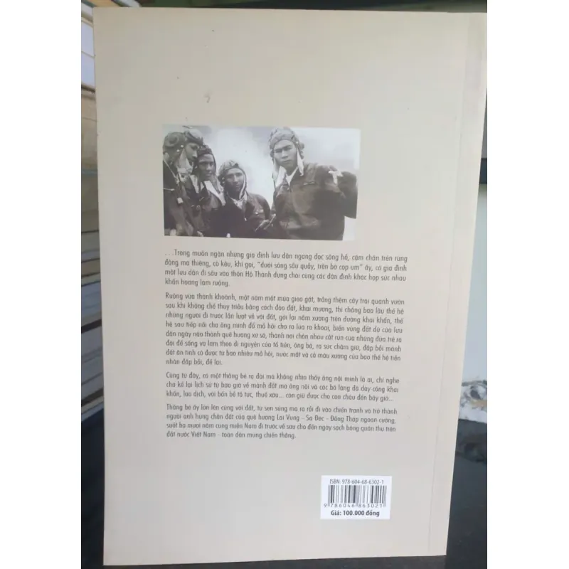 Người Anh Hùng Chân Đất - Trúc Phương mới 90% 692863