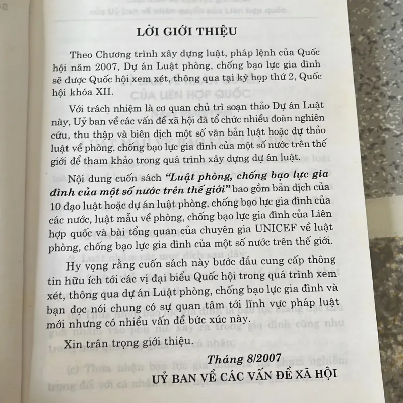 [luật - chính trị] Luật quốc tế - Luật Phòng chống bạo lực gia đình một số nước 785847
