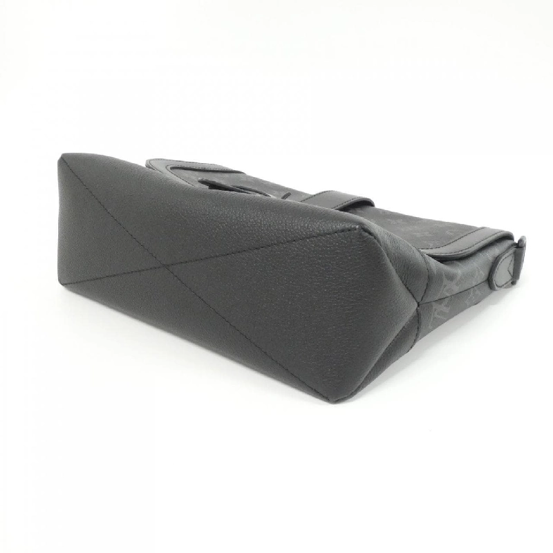 Túi đeo chéo Louis Vuitton Monogram Eclipse Soumure M45911 611802