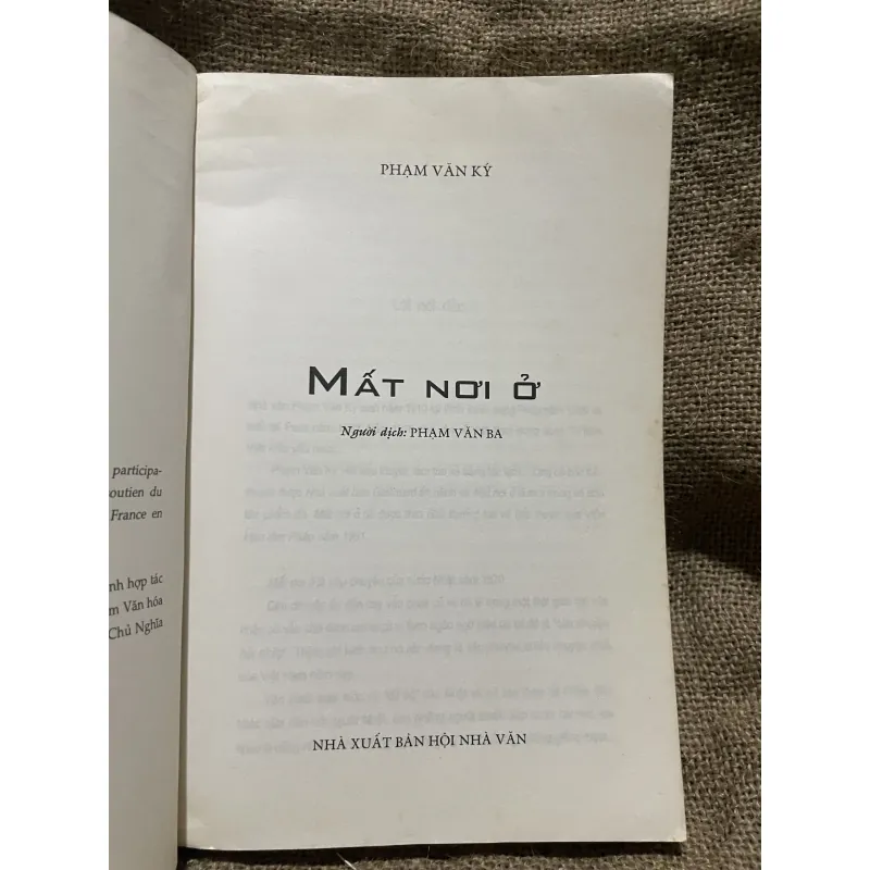 Mất nơi ở - Phạm Văn Ký - sách khổ lớn  1000052