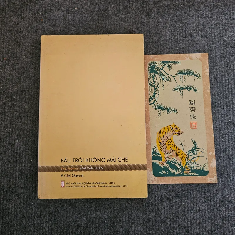 Bầu trời không mái che - có chữ ký Mai Văn Phấn  736890