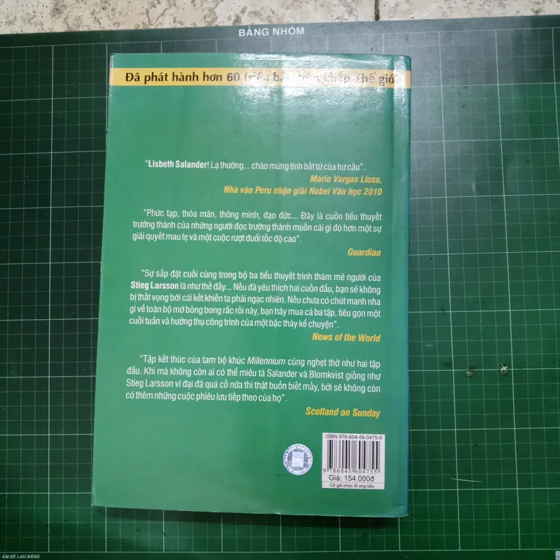 Cô gái chọc tổ ong bầu - Stieg Larsson 561689